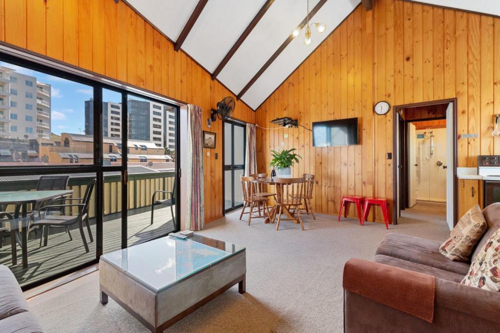 Downtown Mountview - Mt Maunganui Holiday Home Маунт-Маунгануй Екстер'єр фото