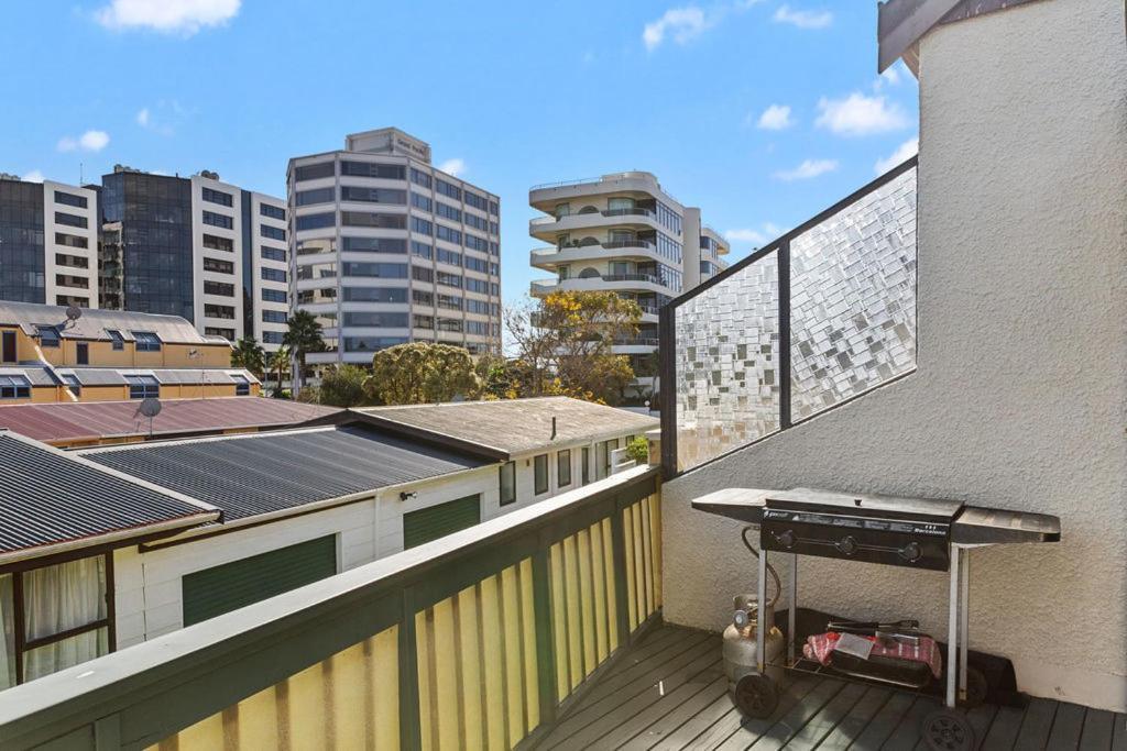 Downtown Mountview - Mt Maunganui Holiday Home Маунт-Маунгануй Екстер'єр фото