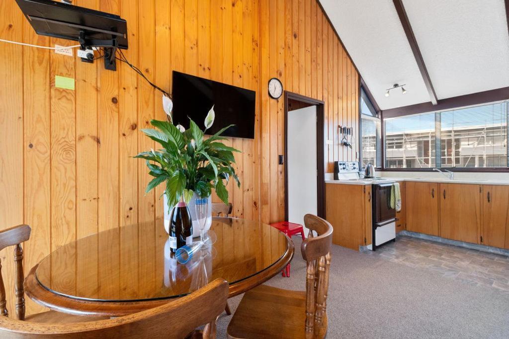 Downtown Mountview - Mt Maunganui Holiday Home Маунт-Маунгануй Екстер'єр фото